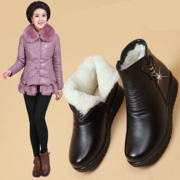 New winter middle-aged and elderly flat short boots for women's mothers, warm cotton shoes with soft soles, anti slip, thickened and plush women's shoes